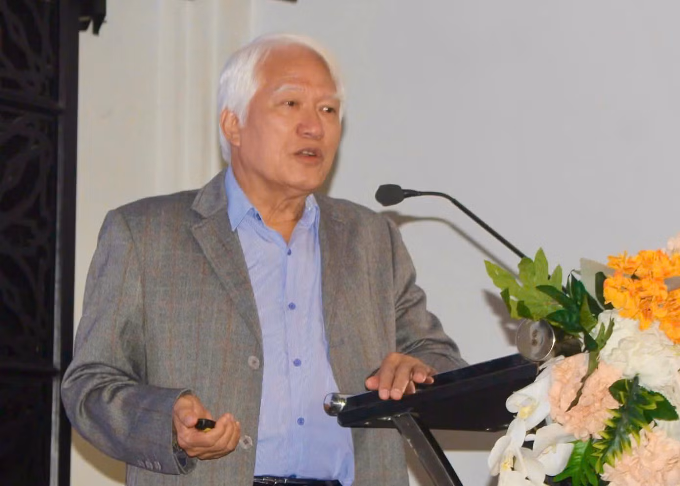 PGS. TS Nguyễn Chu Hồi phát biểu dẫn đề hội thảo. PGS. TS Nguyễn Chu Hồi phát biểu dẫn đề hội thảo.