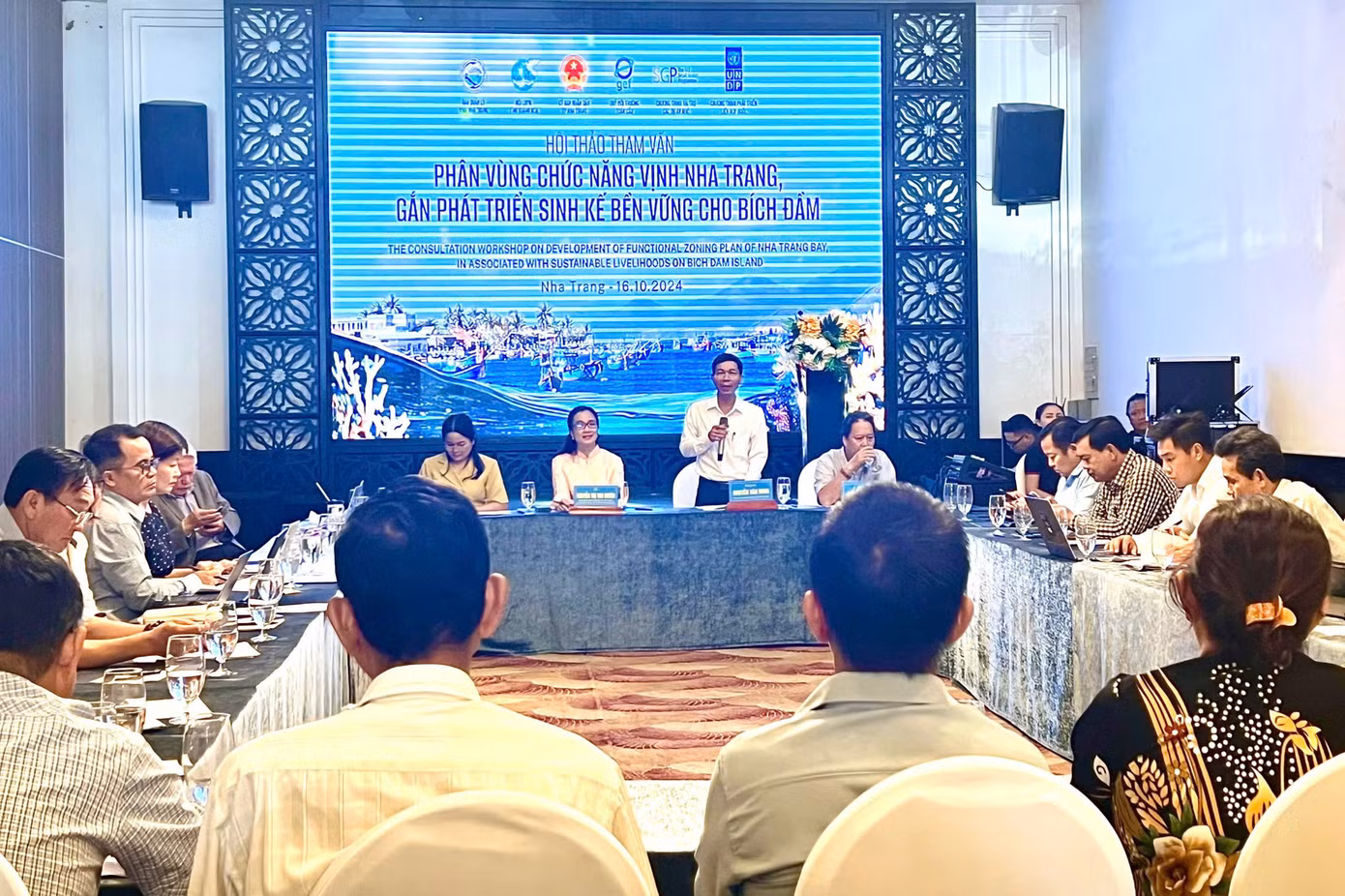 Hội thảo tham vấn phân vùng chức năng vịnh Nha Trang gắn với phát triển sinh kế bền vững cho Bích Đầm. Hội thảo tham vấn phân vùng chức năng vịnh Nha Trang gắn với phát triển sinh kế bền vững cho Bích Đầm.