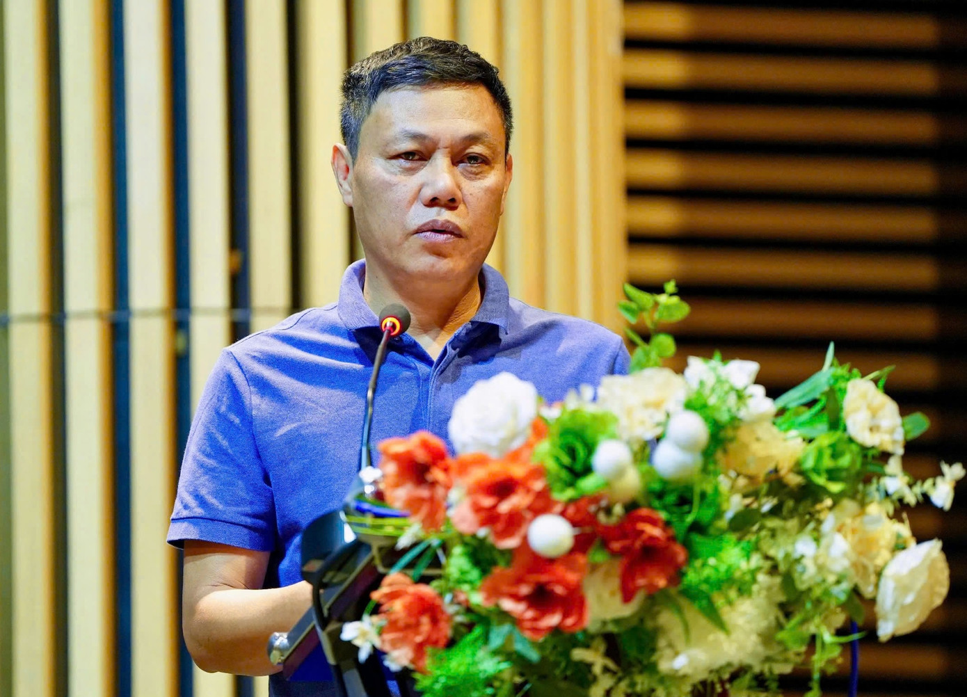 Ông Bùi Hồng Phúc - Phó Trưởng ban Thời sự, Đài truyền hình Việt Nam, Trưởng BGK hạng mục tác phẩm báo chí, góp ý tại buổi họp rút kinh nghiệm.