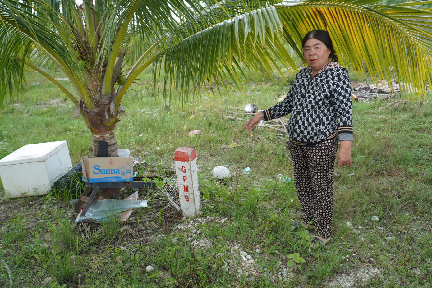 Một số người dân xã Vạn Hưng kiến nghị giữ nguyên hướng tuyến ban đầu của đường ven biển.