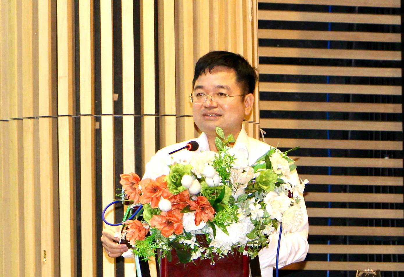 Nhà báo Nguyễn Văn Minh - Tổng biên tập Báo Công thương, là giảng viên truyền đạt nội dung tại lớp tập huấn.