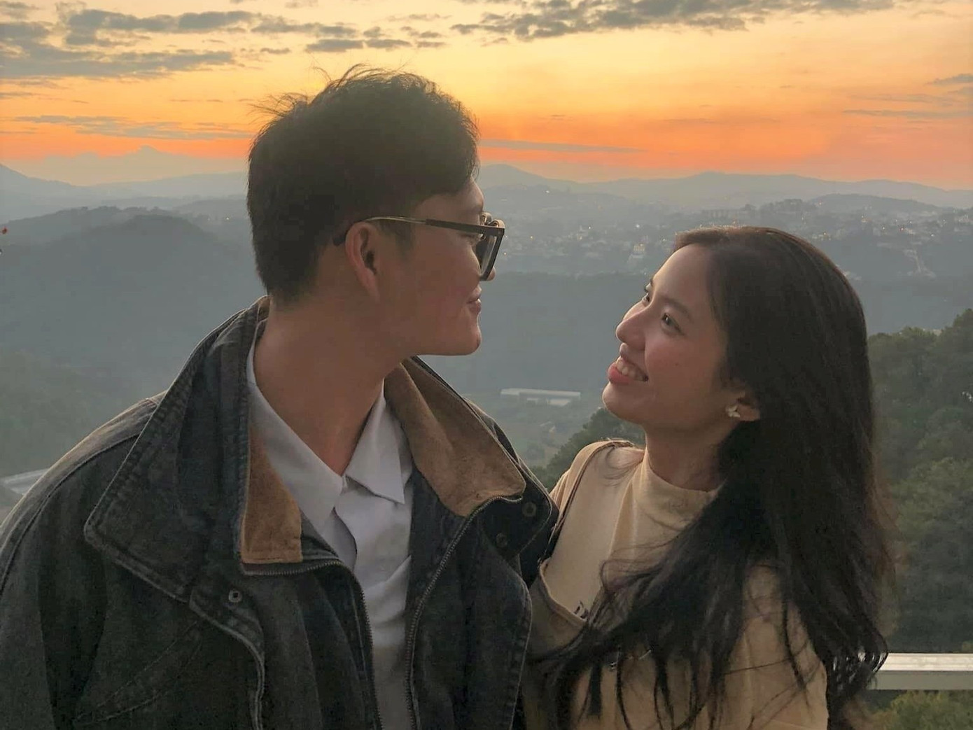 Chu Báu nhờ nhà hàng sắp xếp vị trí đẹp để có trải nghiệm lãng mạn.