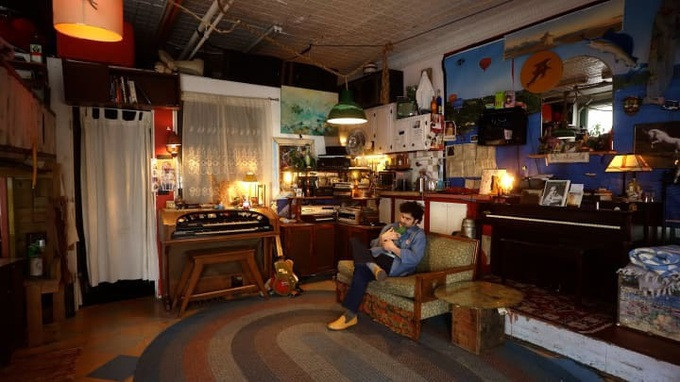 Sampson Dahl tận hưởng không gian sống của mình (Ảnh: CNBC Make It)