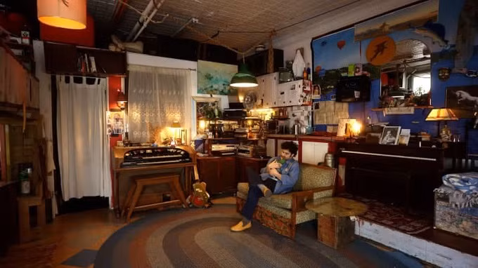 Sampson Dahl tận hưởng không gian sống của mình (Ảnh: CNBC Make It)