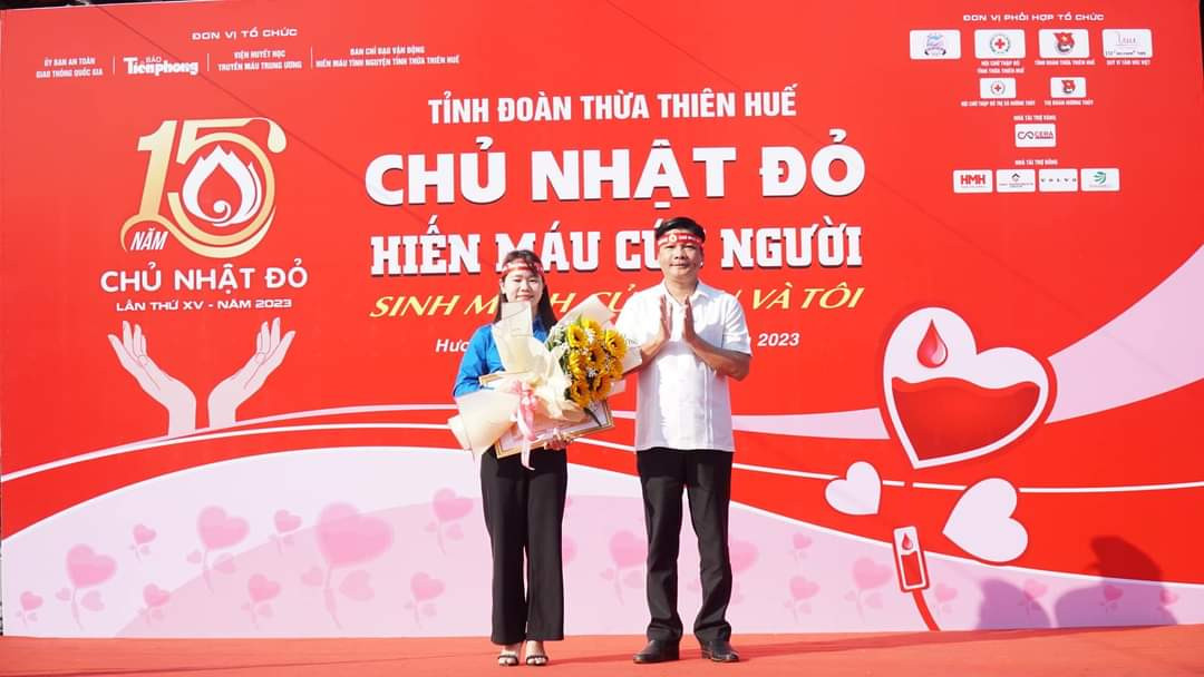 Tỉnh Đoàn Thừa Thiên Huế nhận Bằng khen của Trung ương Đoàn.