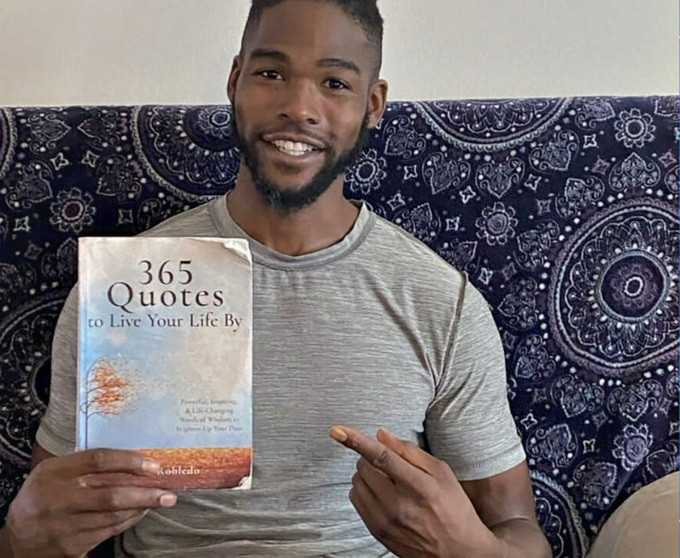 Oliver James đã có động lực học đọc sau khi được vợ tặng một cuốn sách. (Ảnh: Good Morning America). Oliver James đã có động lực học đọc sau khi được vợ tặng một cuốn sách. (Ảnh: Good Morning America).