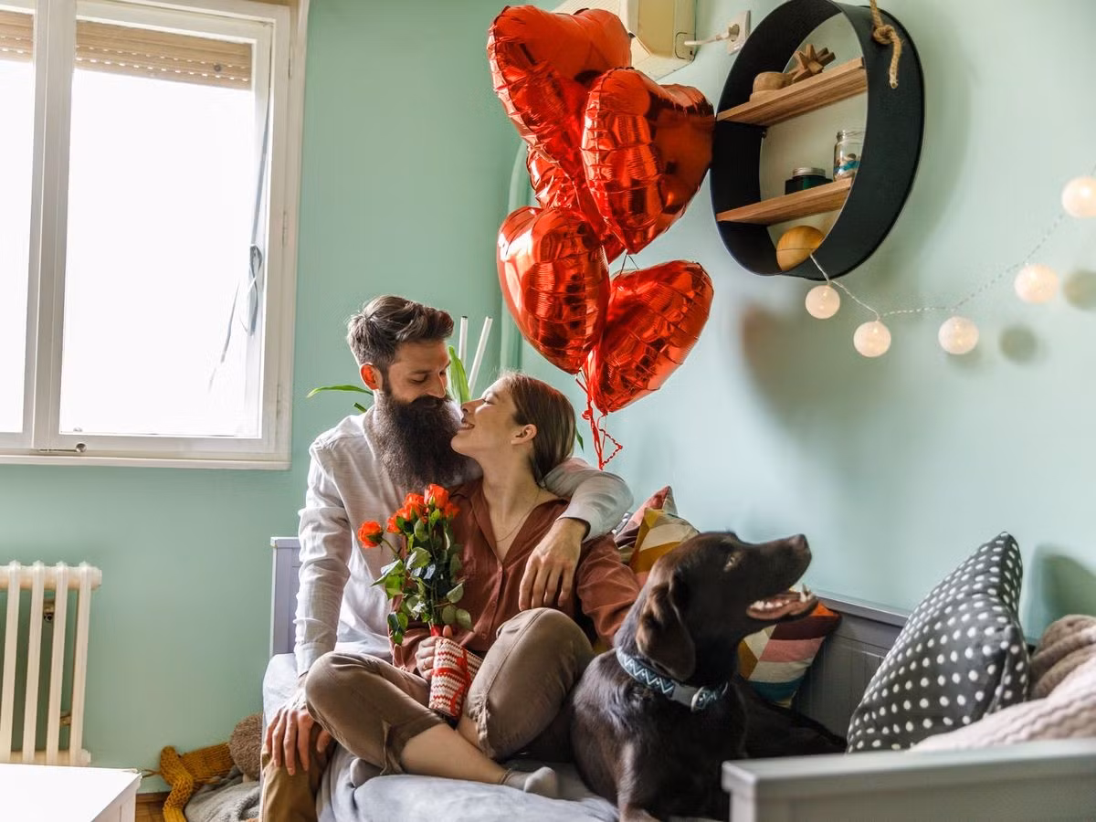 Cách tán tỉnh mà ChatGPT gợi ý thường quá dài dòng và không mang tính cá nhân. Trong khi đó, chuyện kết đôi với một người đòi hỏi cảm xúc thực. Ảnh: BI. Cách tán tỉnh mà ChatGPT gợi ý thường quá dài dòng và không mang tính cá nhân. Trong khi đó, chuyện kết đôi với một người đòi hỏi cảm xúc thực. Ảnh: BI.