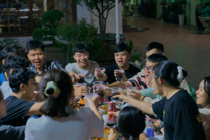 Lớp học này dù đã tốt nghiệp 4 năm nhưng họ vẫn giữ được liên lạc và mối quan hệ thân thiết với nhau khiến nhiều người không khỏi ngưỡng mộ (Ảnh: NVCC).