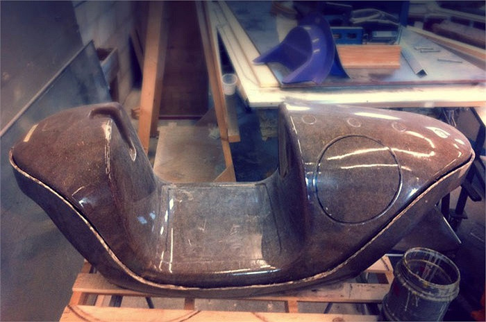 Xe sử dụng hệ thống phanh đĩa thủy lực trước và sau cùng kính chắn gió phủ nano không bám nước và bụi