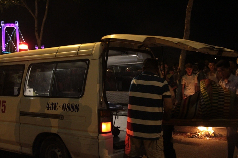 Ô tô tông 3 người văng khỏi cầu Thuận Phước ảnh 4