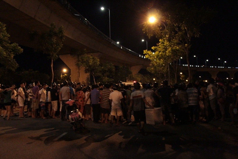 Ô tô tông 3 người văng khỏi cầu Thuận Phước ảnh 2