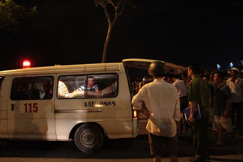 Ô tô tông 3 người văng khỏi cầu Thuận Phước ảnh 3