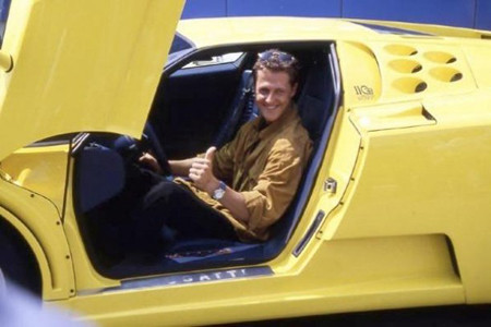 Michael Schumacher cùng chiếc Bugatti EB 110 SS