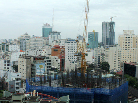 Chuyên gia kinh tế Vũ Đình Ánh cho rằng chính sách tài khóa hỗ trợ thị trường địa ốc là cần thiết nhưng phải dè chừng nguy cơ lạm phát gia tăng. Ảnh: Vũ Lê