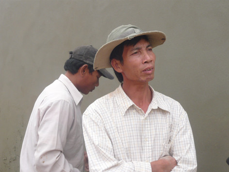 Vì giấy tờ không hợp lệ nên ông Đinh Xuân Phong luôn lo lắng