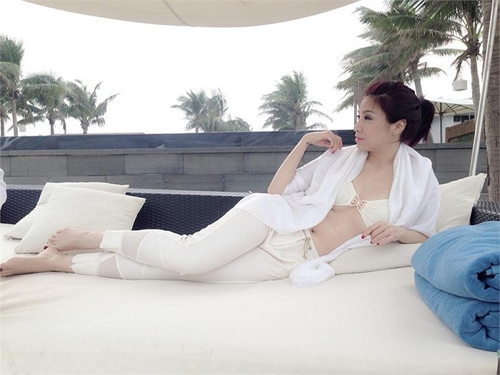 Pha Lê thực hiện bộ ảnh mới khá táo bạo. Pha Lê thực hiện bộ ảnh mới khá táo bạo