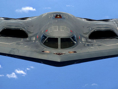 Buồng lái được thiết kế kiểu dạng cung tròn, khi sóng radar chiếu vào sẽ trượt theo dáng ngoài buồng lái để truyền đi, khó phản xạ lại