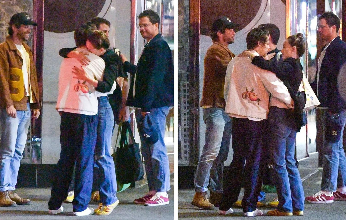 Cặp đôi "chị - em" vướng nghi vấn chia tay do lạnh nhạt với nhau tại Liên hoan phim Venice 2022. Ảnh: TheImageDirect.com. Cặp đôi "chị - em" vướng nghi vấn chia tay do lạnh nhạt với nhau tại Liên hoan phim Venice 2022. Ảnh: TheImageDirect.com.