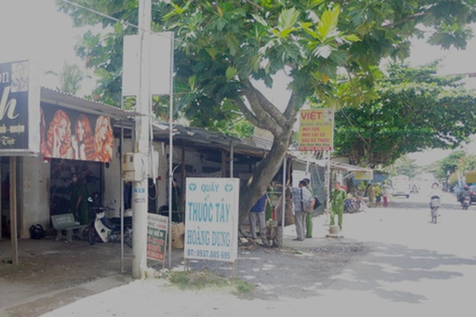 Công an khám nghiệm hiện trường vụ án (Ảnh: HA).