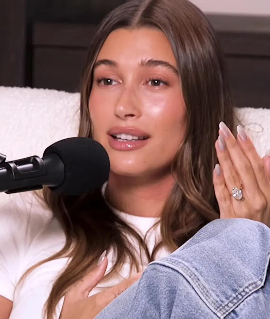 Hailey chia sẻ chuyện đời tư trên podcast Call Her Daddy. Ảnh: Instagram. Hailey chia sẻ chuyện đời tư trên podcast Call Her Daddy. Ảnh: Instagram.