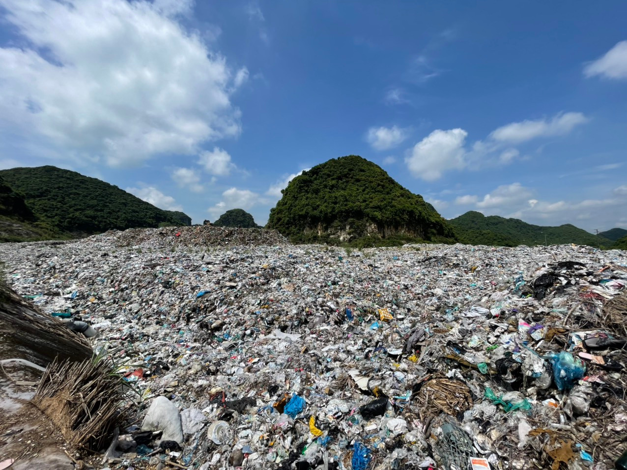 Nhiều bãi thải là nguồn gây ô nhiễm môi trường