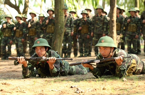 Luyện tập động tác chiến thuật cá nhân