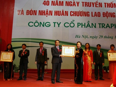 Ông Trần Túc Mã, Tổng giám đốc TRAPHACO cùng đại diện Ban lãnh đạo TRAPHACO nhận Huân chương Lao động. Ông Trần Túc Mã, Tổng giám đốc TRAPHACO cùng đại diện Ban lãnh đạo TRAPHACO nhận Huân chương Lao động