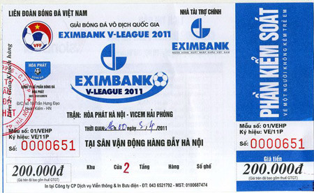 Vé vào cửa khán đài B sân Hàng Đẫy trận Hòa Phát HN -V. Hải Phòng. Ảnh: M.H