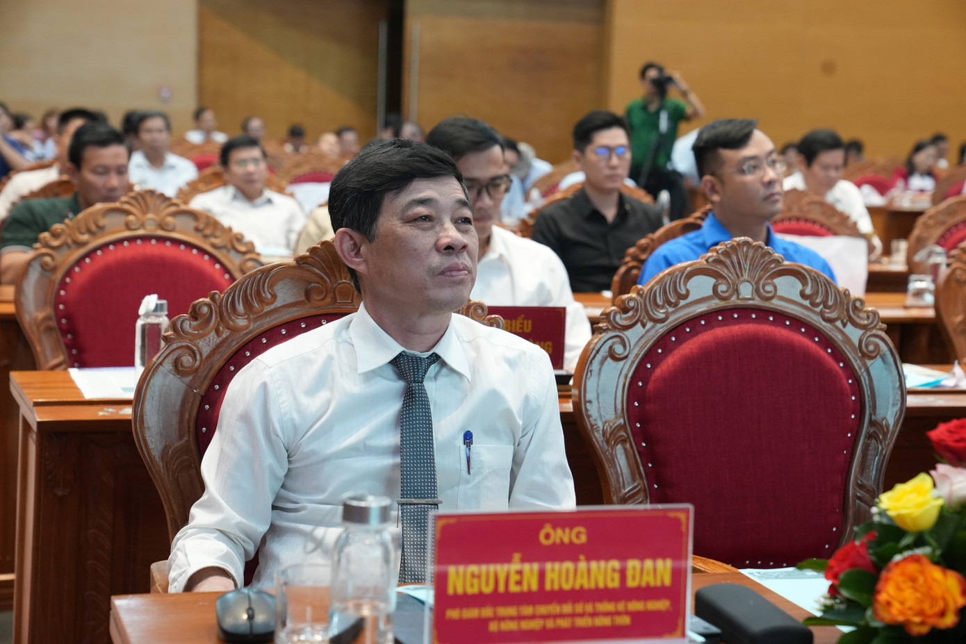 Hội thảo cũng có sự tham dự của đại diện UBND tỉnh, thành phố, đại diện nhiều sở, ngành, cơ quan, đơn vị trên địa bàn 13 tỉnh, thành phố khu vực Nam Trung Bộ, Tây Nguyên và các nhà cung cấp giải pháp chuyển đổi số; hơn 30 hiệp hội, doanh nghiệp, doanh nhân trên cả nước.