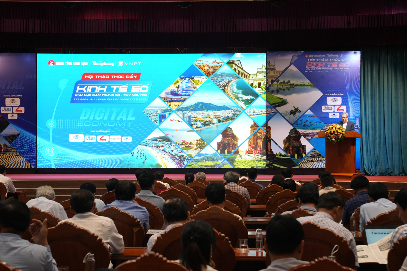 Hội thảo ‘Thúc đẩy kinh tế số khu vực Nam Trung bộ, Tây Nguyên’ do báo Tiền Phong phối hợp UBND tỉnh Bình Định và Tập đoàn Bưu chính Viễn thông VNPT tổ chức.