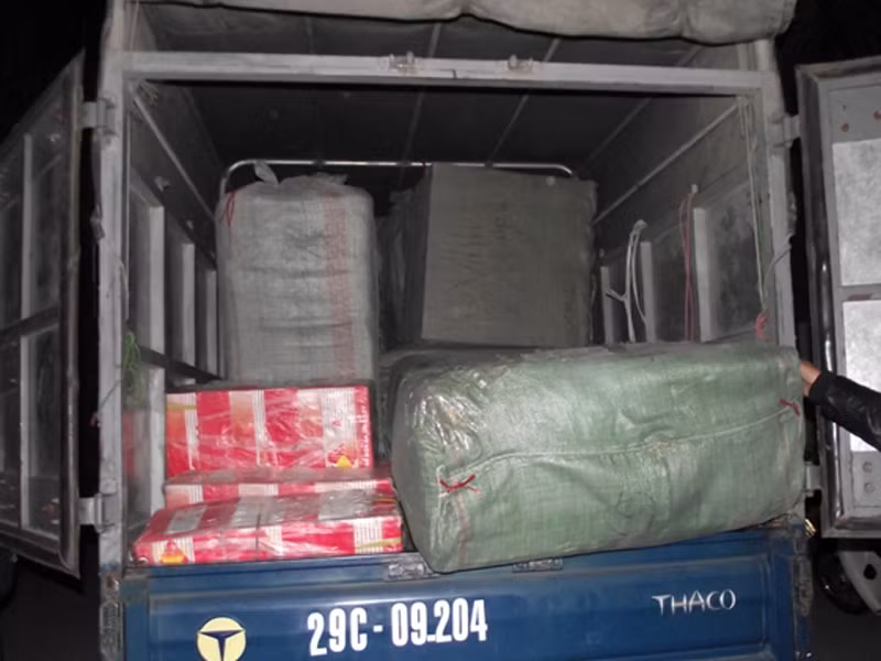 Chiếc xe tải chở hàng lậu bị thu giữ