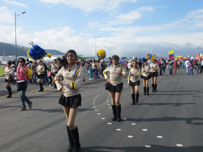 Các cô gái Ecuador duyên dáng trong lễ khai mạc