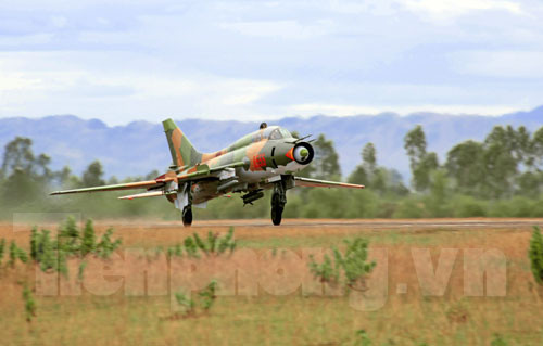 Tùy theo từng bài tập, có thể bay theo biên đội hoặc bay đơn