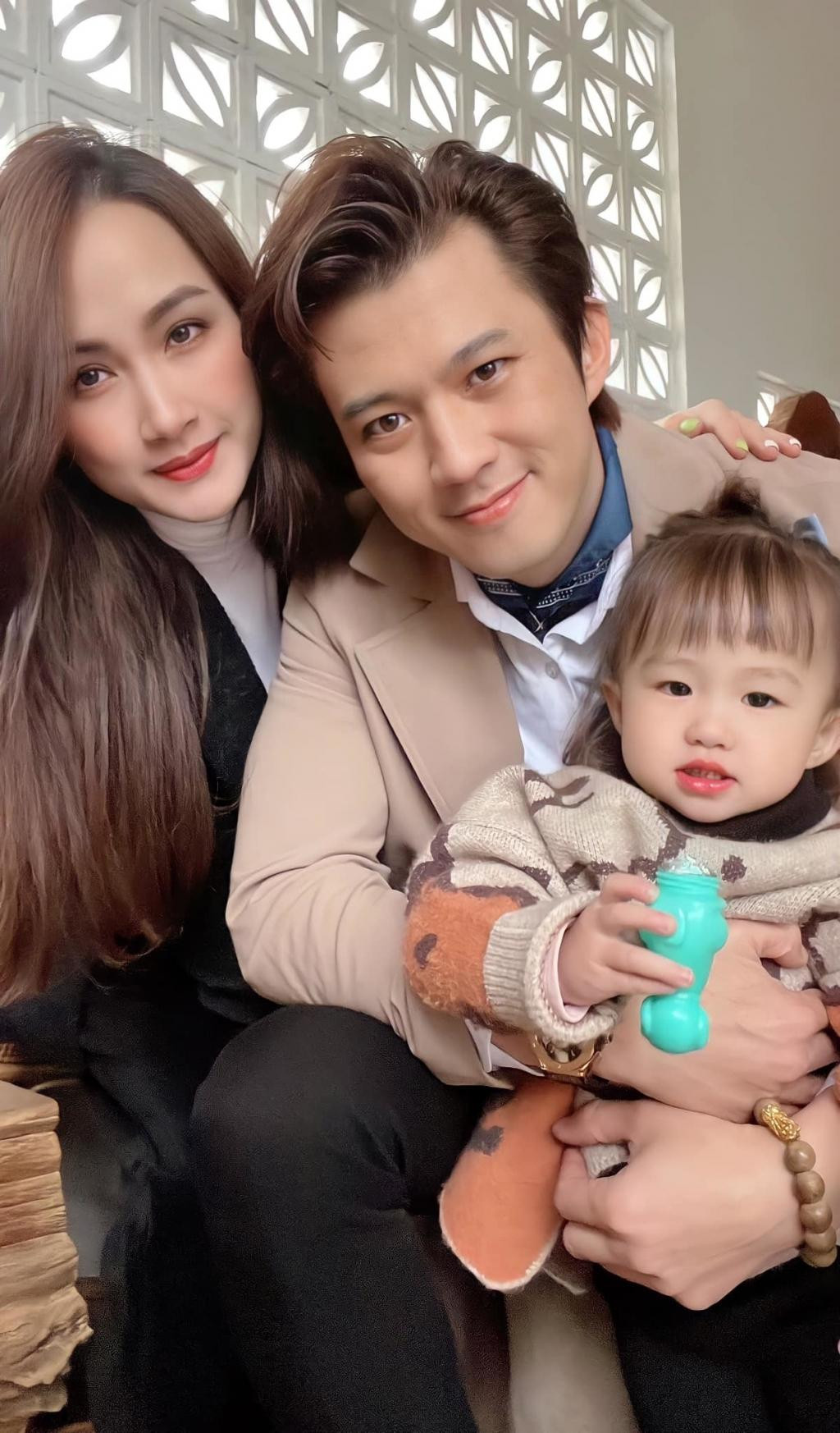 Vợ chồng Hà Việt Dũng hiện vẫn sống ở Hòa Bình cùng bố mẹ. Vợ chồng Hà Việt Dũng hiện vẫn sống ở Hòa Bình cùng bố mẹ.