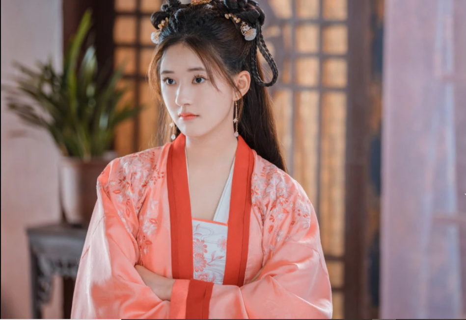 Triệu Lộ Tư với vai diễn Tang Kỳ trong Nữ Đệ Tử. Triệu Lộ Tư với vai diễn Tang Kỳ trong Nữ Đệ Tử.