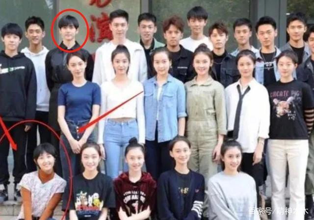 Trương Tử Phong và Yên Hủ Gia cùng học một trường Đại học.