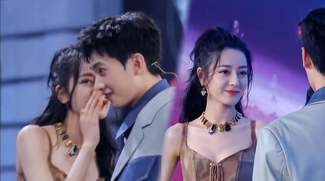 Dương Dương và Địch Lệ Nhiệt Ba từng có không ít khoảnh khắc tương tác cực kì tình cảm. Dương Dương và Địch Lệ Nhiệt Ba từng có không ít khoảnh khắc tương tác cực kì tình cảm.