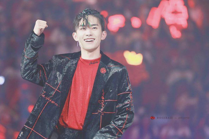 Còn Dịch Dương Thiên Tỉ có tên fandom riêng là Thiên Chỉ Hạc, màu đại diện là màu đỏ. Còn Dịch Dương Thiên Tỉ có tên fandom riêng là Thiên Chỉ Hạc, màu đại diện là màu đỏ.