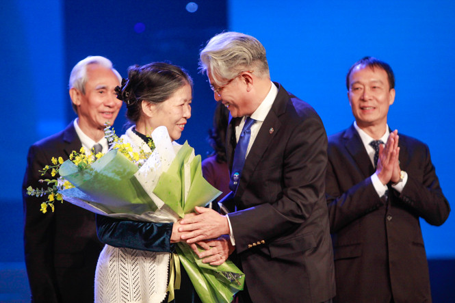 Trường THPT Chuyên ngữ: 50 ‘mùa hoa’ đáng tự hào ảnh 6