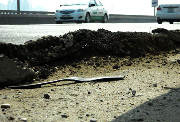 Lớp nhựa bị dồn lại chất thành đống