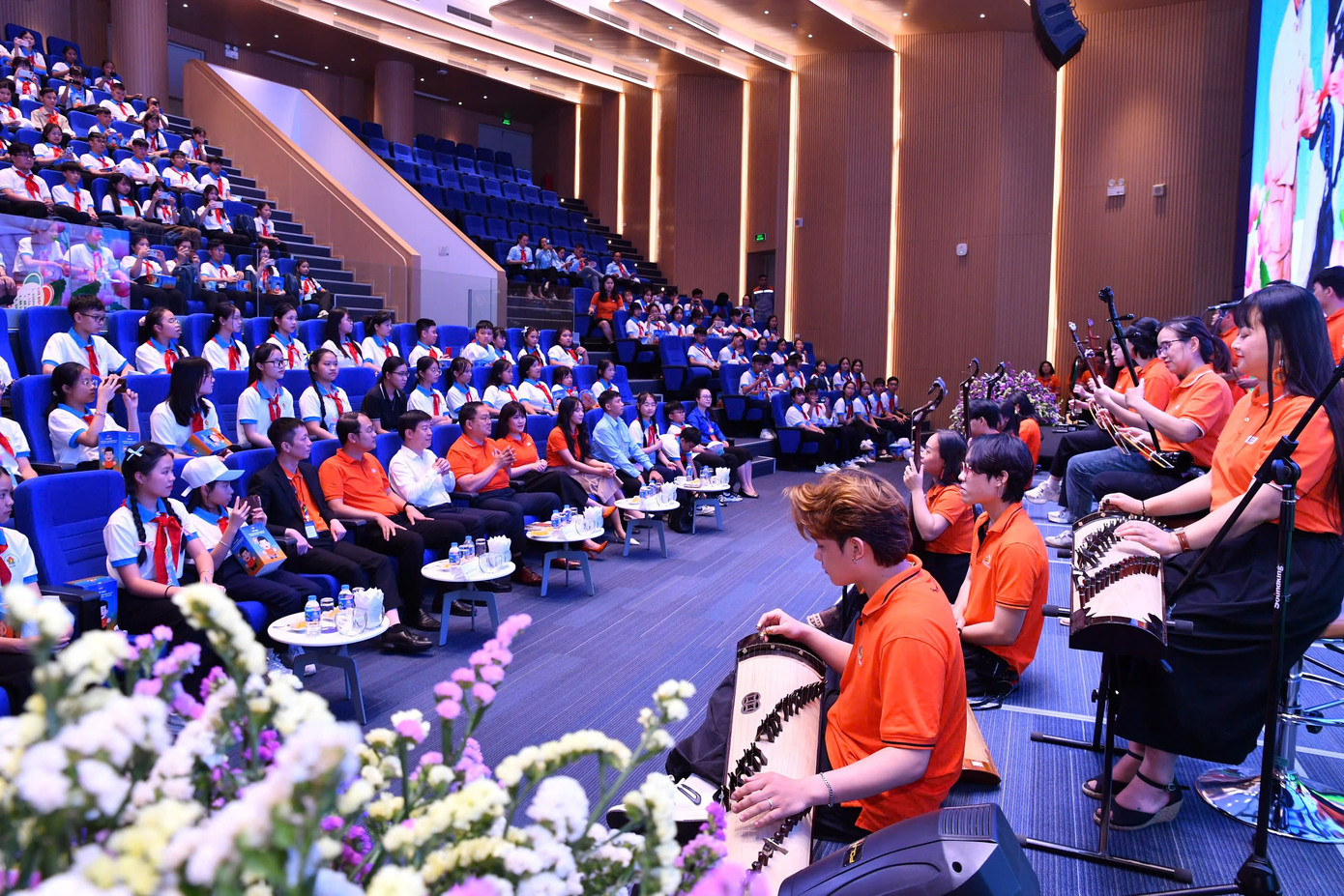 Đại biểu thiếu nhi trải nghiệm tại Tập đoàn FPT.