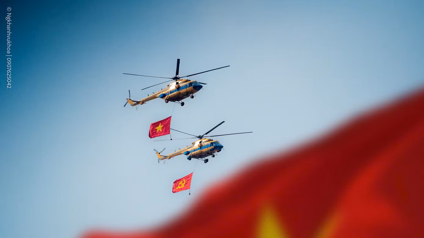 Bộ ảnh "giữa trời vinh quang" lan tỏa tình yêu nước tới muôn triệu trái tim. Bộ ảnh "giữa trời vinh quang" lan tỏa tình yêu nước tới muôn triệu trái tim.