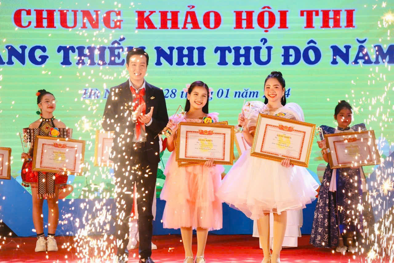 Thiên Kim tự tin, toả sáng trên các sân khấu lớn.