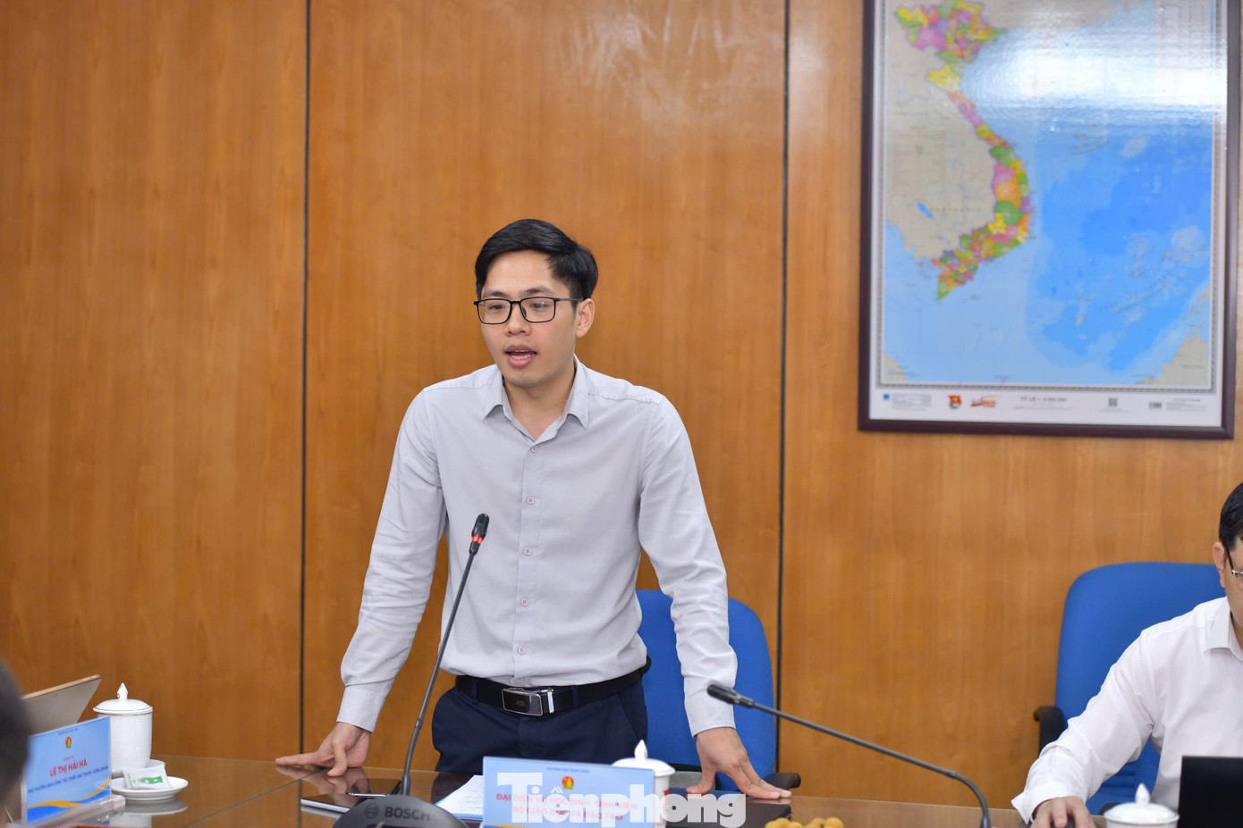 Các chuyên gia, nhà khoa học chia sẻ tại hội thảo.