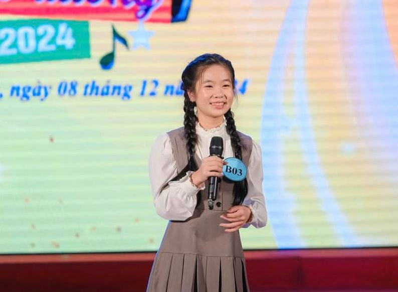 Tuyết Trân có năng khiếu dẫn chương trình và tham gia tích cực các hoạt động, sân chơi phản biện. Tuyết Trân có năng khiếu dẫn chương trình và tham gia tích cực các hoạt động, sân chơi phản biện.