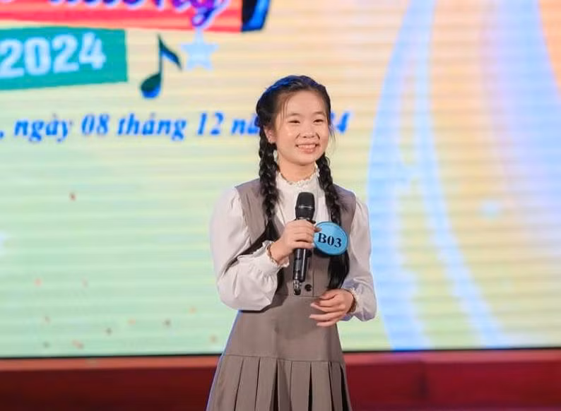 Tuyết Trân có năng khiếu dẫn chương trình và tham gia tích cực các hoạt động, sân chơi phản biện. Tuyết Trân có năng khiếu dẫn chương trình và tham gia tích cực các hoạt động, sân chơi phản biện.