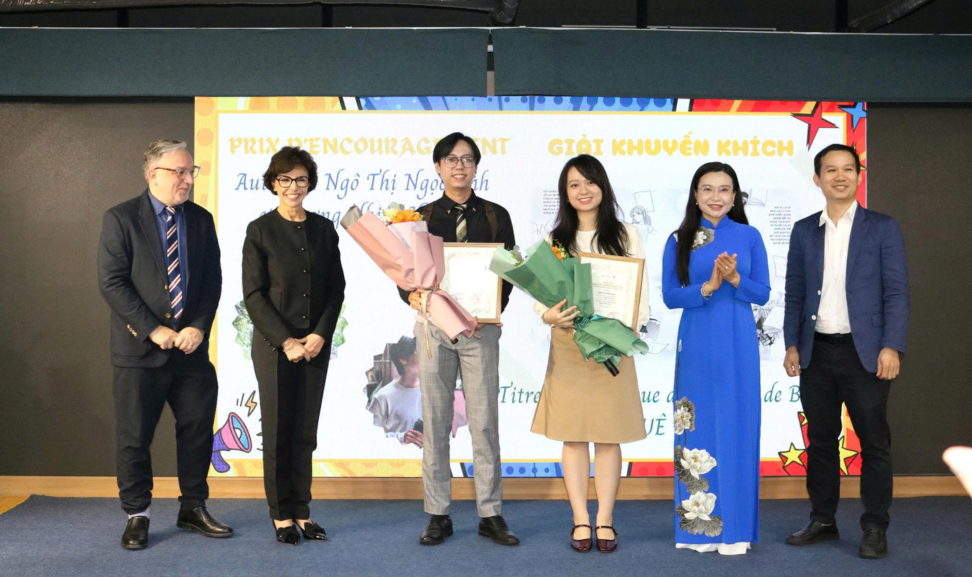 Tại buổi lễ, Ban Tổ chức đã vinh danh 5 tác giả tiêu biểu cùng 4 tác phẩm xuất sắc nhất, ghi nhận những đóng góp nổi bật và giá trị sáng tạo trong từng tác phẩm. Tại buổi lễ, Ban Tổ chức đã vinh danh 5 tác giả tiêu biểu cùng 4 tác phẩm xuất sắc nhất, ghi nhận những đóng góp nổi bật và giá trị sáng tạo trong từng tác phẩm.