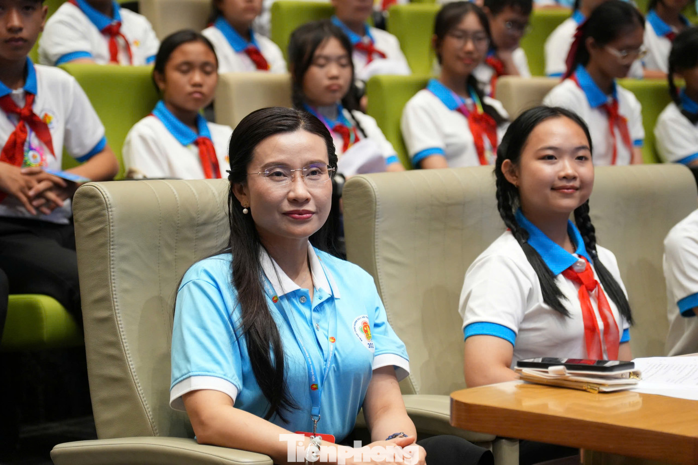 Chị Nguyễn Phạm Duy Trang - Bí thư T.Ư Đoàn, Chủ tịch Hội đồng Đội T.Ư dẫn đầu đoàn đại biểu thiếu nhi tham quan, giao lưu tại Tập đoàn Viettel.