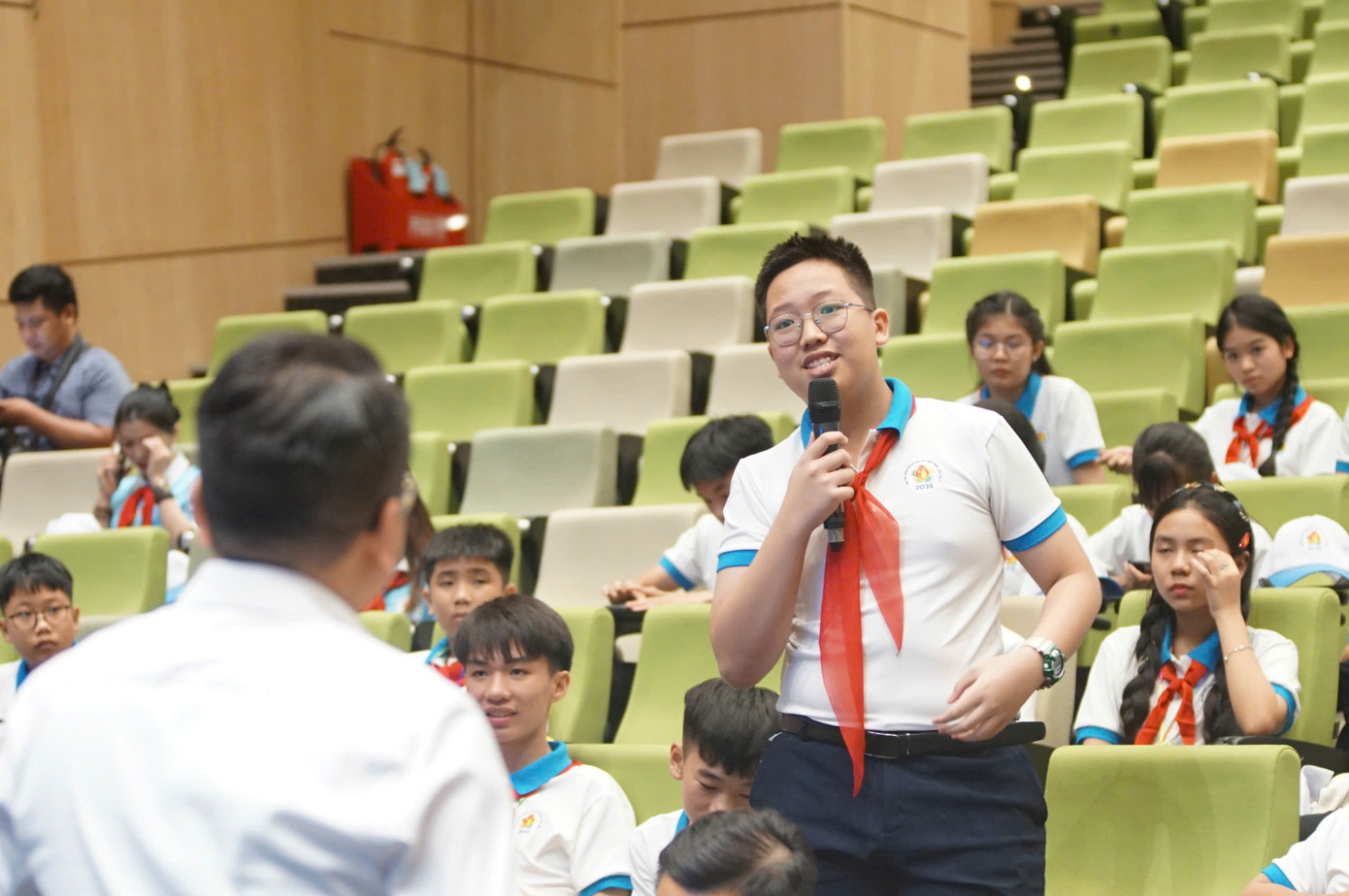 Anh Hoàng Khắc Hiếu - Gương mặt trẻ Việt Nam tiêu biểu năm 2024 chia sẻ tại chương trình.