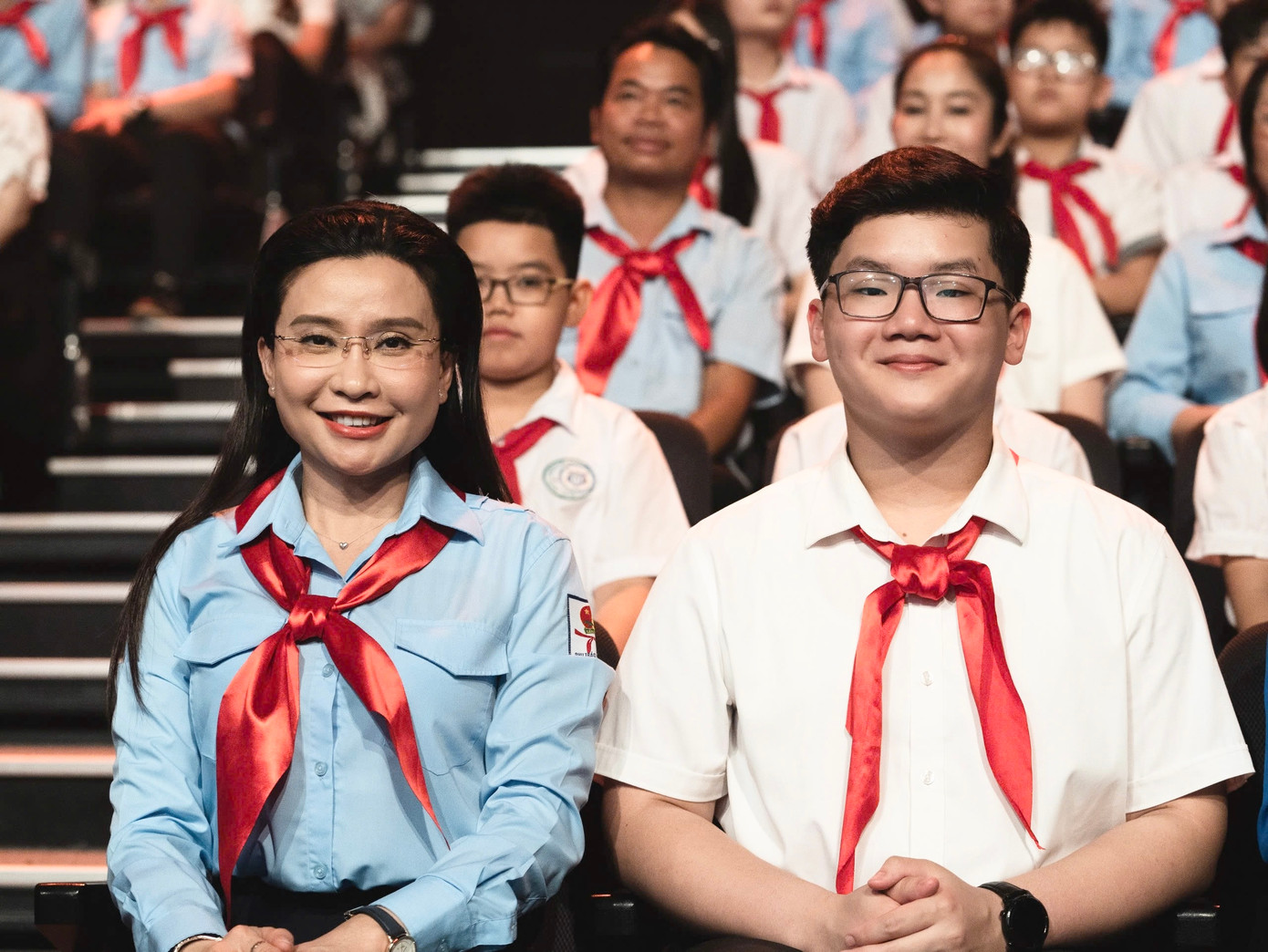 Chị Nguyễn Phạm Duy Trang - Bí thư T.Ư Đoàn, Chủ tịch Hội đồng Đội Trung ương cùng đại diện lãnh đạo các Ban T.Ư Đoàn, Tỉnh Đoàn tham dự chương trình.